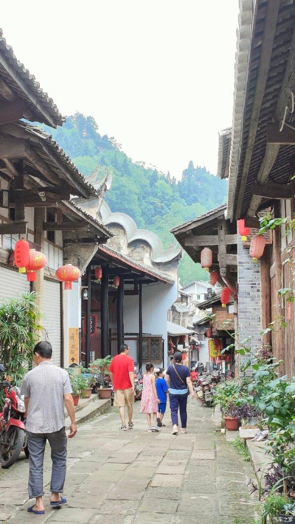 轻松问答,畅享知识乐趣——领导喜欢时常汇报的员工,还是喜欢直接解决事物的员工?蜗牛问答平台